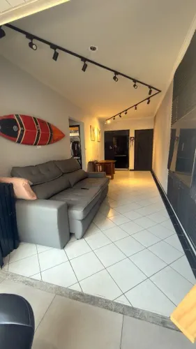 No bairro mais procurado da cidade, com 2 dormitórios, semi mobiliado, varanda gourmet, pe