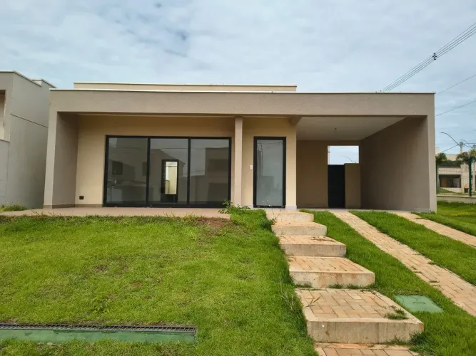 Sobrado em condomínio fechado Jd. Marselha com 172m² com 4