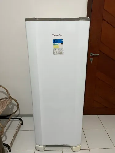 Geladeira esmaltes