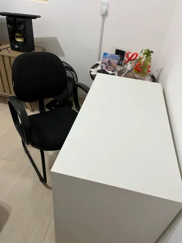 Mesa de Escritório + Cadeira - R$ 200,00
