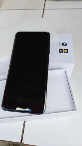 Vendendo celular Motorola edge 70 à prova d'água novo na caixa nunca foi usado