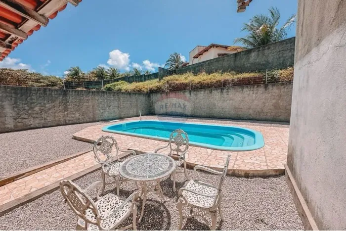 Casa ampla com varanda circular, piscina e a 200m do mar na enseada de Búzios