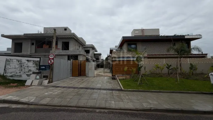 Casa de 323m² no Rio Tavares