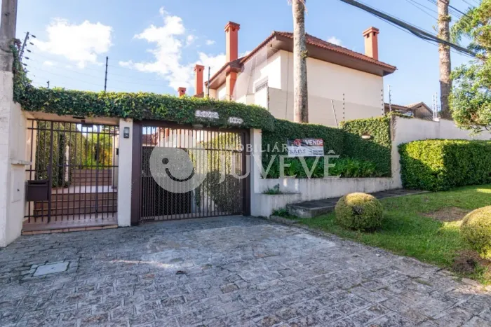 IMOBILIARIA JUVEVE VENDE RESIDENCIA SOBRADO CONDOMINIO FECHADO RUA JAIME BALÃO, 1089 HUGO