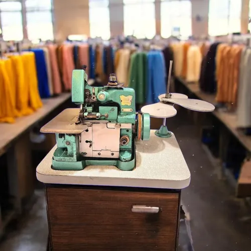 Vendo máquina de costura overlock chinesinha 