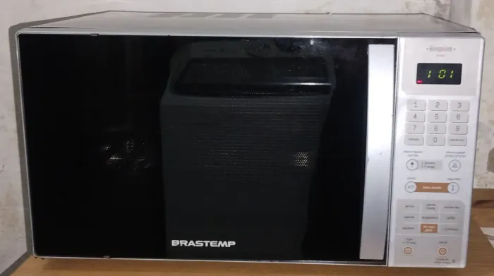 VENDO UM MICRO-ONDAS BRASTEMP 36 LITROS TODO INOX ESPELHADO
