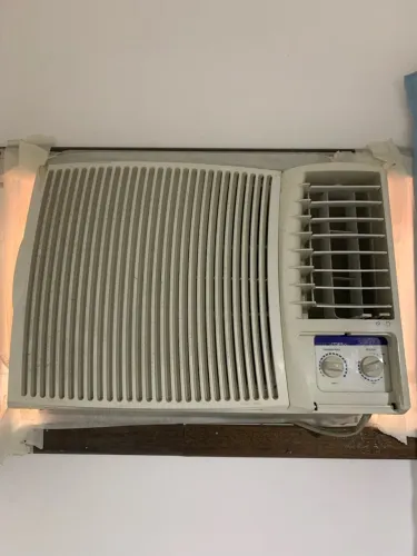 Ar condicionado de janela Springer 30 mil btus.