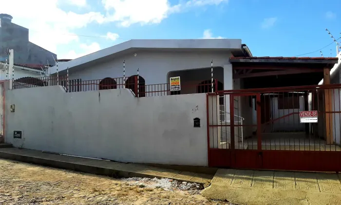 VENDO CASA NO CONJUNTO MIRASSOL EM ÓTIMA LOCALIZAÇÃO - ACEITA FINANCIAMENTO BANCÁRIO.