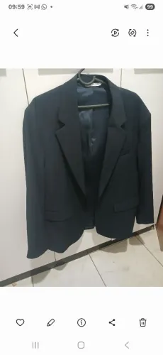 Vendo uma paletó da zara número 52 novo com pequeno defetinho  de 750 por 500