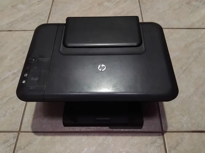 Impressora HP, com defeito, não reconhece o cartucho preto.