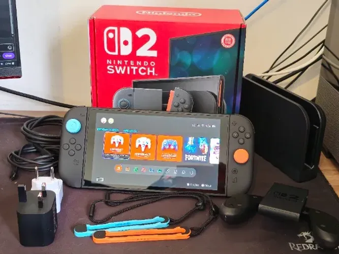 Nintendo Switch 2 C/ Grip, Película, Case E Pro Controller 1 (HK) (Usado)