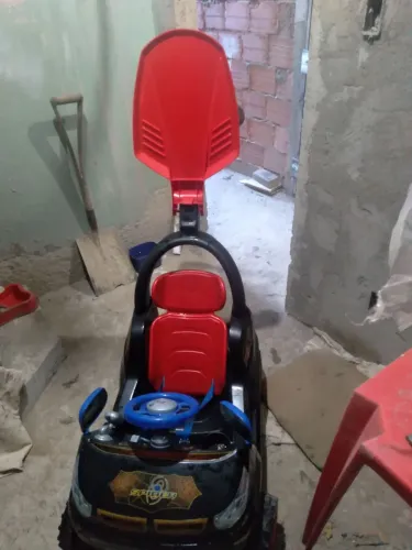 Carrinho de passeio com cobertura musical e acessórios