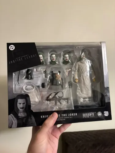 Mafex Joker / Coringa Knightmare Liga da Justiça Zack Snyder