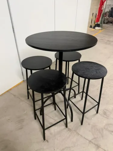 Jogo Bistrô Mesa e 4 Banquetas
