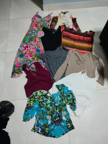 Vendo tudo por 130 reais 50 peças tamanho 40
