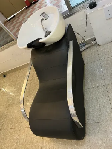 LAVATÓRIO EM BOM ESTADO 