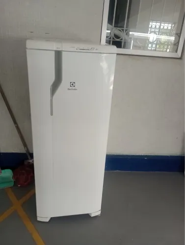 Geladeira semi nova