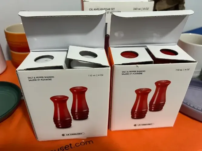 Set Saleiro e Pimenteiro Le Creuset ORIGINAIS (White, Cobalt)