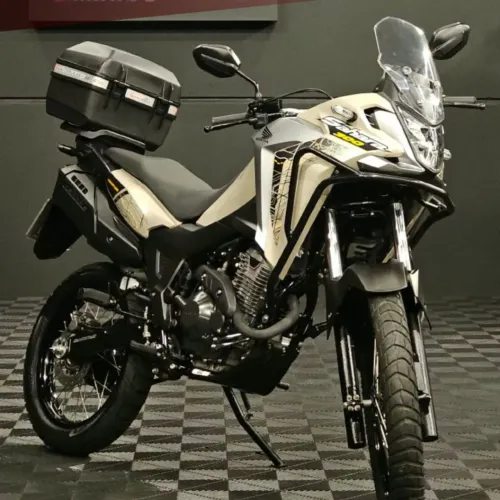 XRE SAHARA 300 2025 Bege
