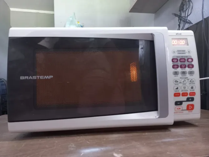 Vendo microondas Brastemp 31 litros 