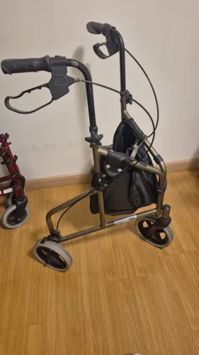 Andador Ortopédico Mobil Saúde 3 Rodas Dobrável para Idoso de Alumínio