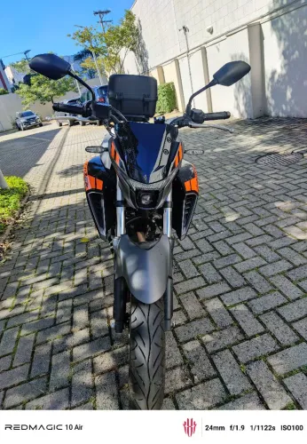 Vendo FZ250.  2025  2.200km