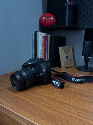 Canon T5 Rebel + Lente 18-55mm