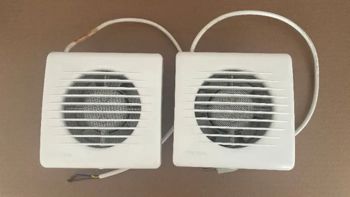 Par de Exaustores Ventisol Para Banheiro 10cm Branco 220Volts
