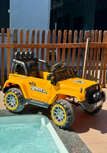 VENDO CARRINHO ELÉTRICO COM CONTROLE REMOTO - PARA CRIANÇAS ATÉ 6 ANOS DE IDADE