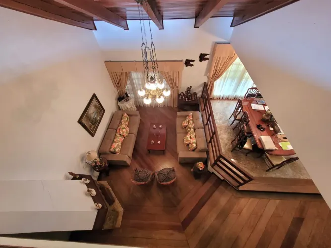 Casa com 3 quartos e 594m² para alugar em Ipanema, Porto Alegre.