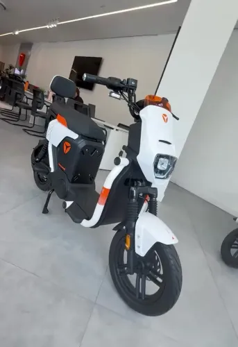 Autopropelido Yadea GFX-U 1000W 2025 Moto elétrica