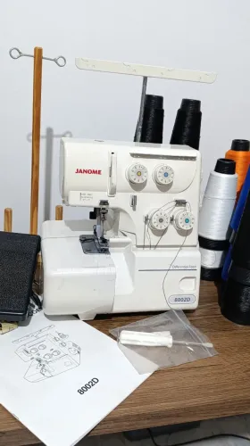 Maquina de costura Janome Overlook 8002D