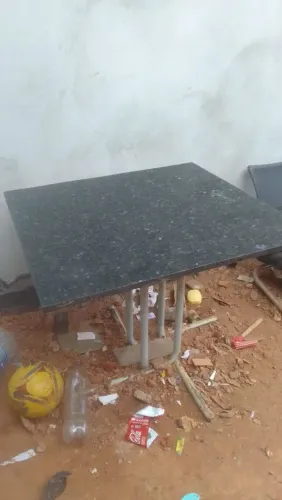 Vende se essa mesa de mármore está igual a foto.