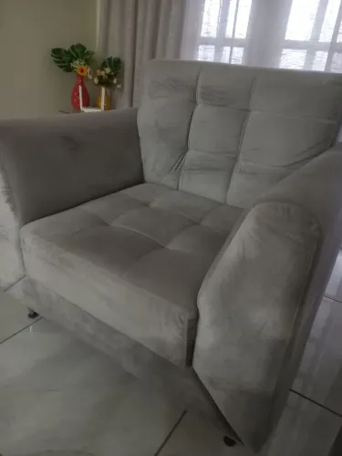 Poltrona em Veludo Premium Cinza Claro