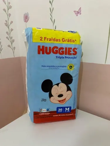 Fralda Huggies azul, tamanho M