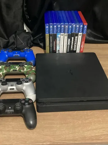 PS4 Slim 1TB Desbloqueável + 4 Controles + 11 Jogos