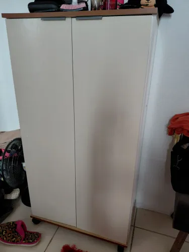 Sapateira semi nova 