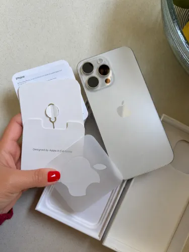 IPhone 15 Pro Max branco de 1TB perfeito na caixinha original