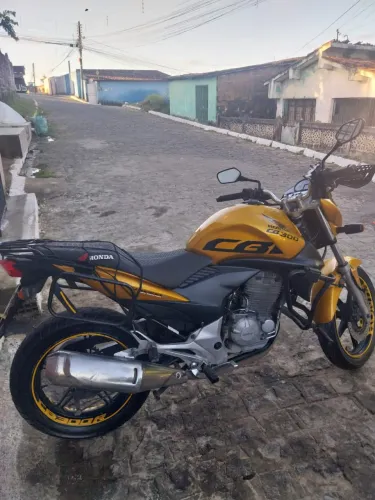 CB 300 quitada e toda em dia