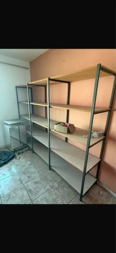 Prateleiras em Metalom e MDF