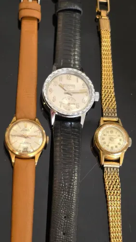 Lote de 3 relógios femininos suíços originais vintage: Lincoln, Sonata e Mirvaine a corda
