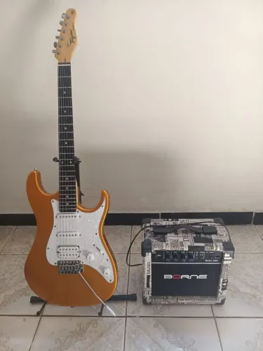 Guitarra Tagima TG-520 + Amplificador Borne Strike