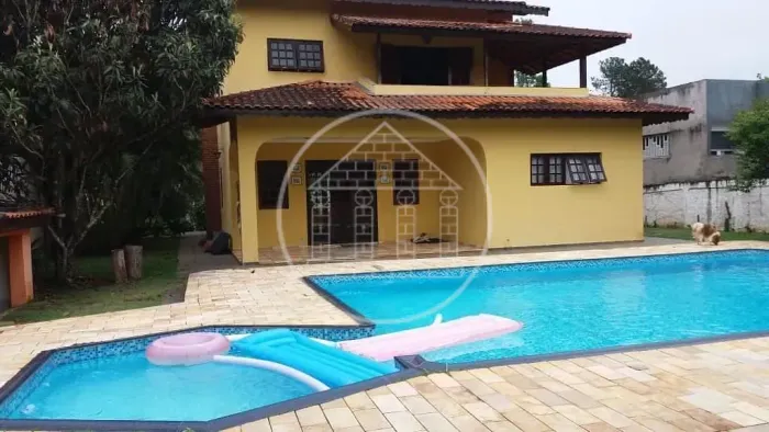 Sobrado à venda 4 Quartos, 2 Suítes e 6 Vagas no Centro, Embu-Guaçu - SP | Condomínio Faze