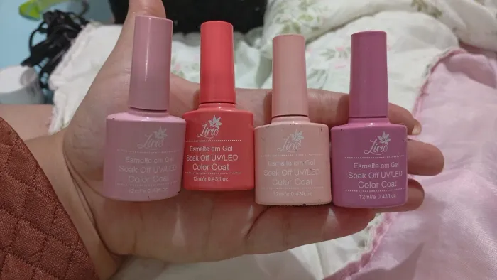 Esmalte em tons rosas (GEL)