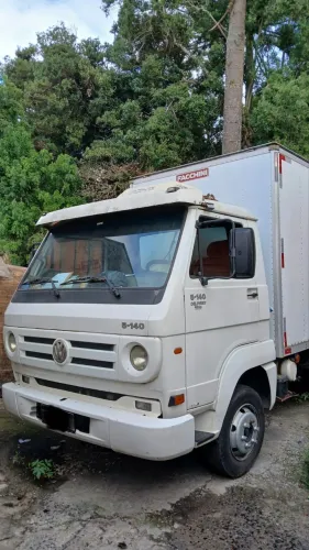 Caminhao VW 5-140 Delivery 2010 Baú c Plataforma Hidráulica