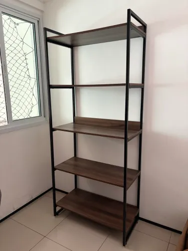 Estante Estilo Industrial - Estrutura Metálica e Prateleiras Amadeiradas