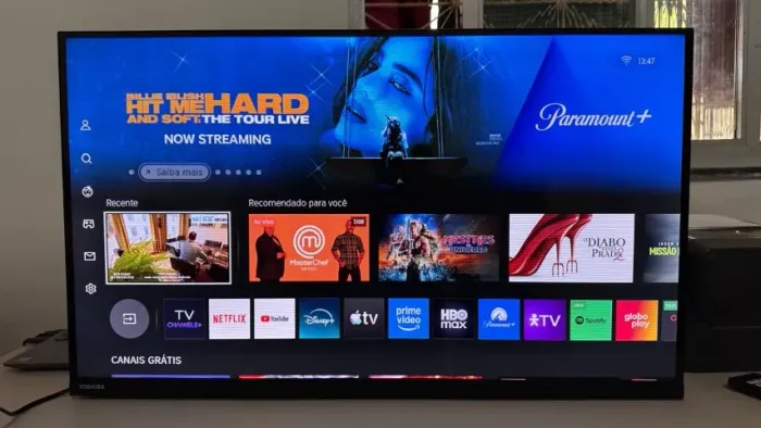 Smart TV 32" HD LED TB016M Toshiba 32V35L com WiFi, Dolby Audio e Espelhamento de Tela