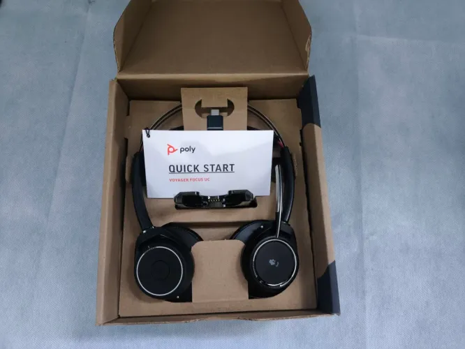 Fone sem fio voyager Focus uv USB-A bluetooth 5.1 preto 