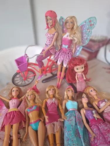 VENDO Lote Barbies com moranguinho 