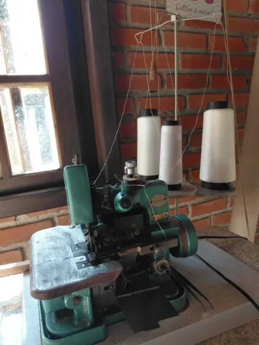 Máquina Overlock Chinesinha GN1 - 6D Semi Industrial.